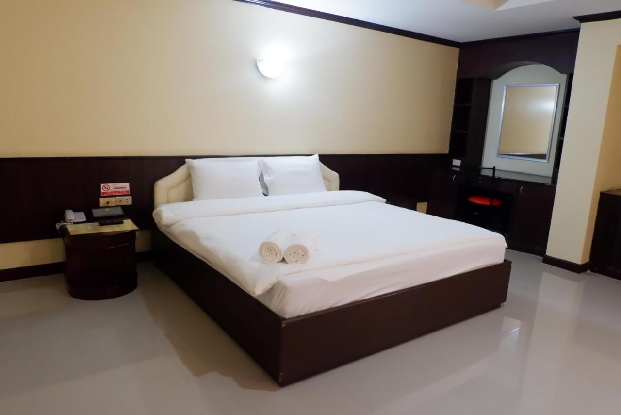 Auychai Grand Hotel Lang Suan Ngoại thất bức ảnh