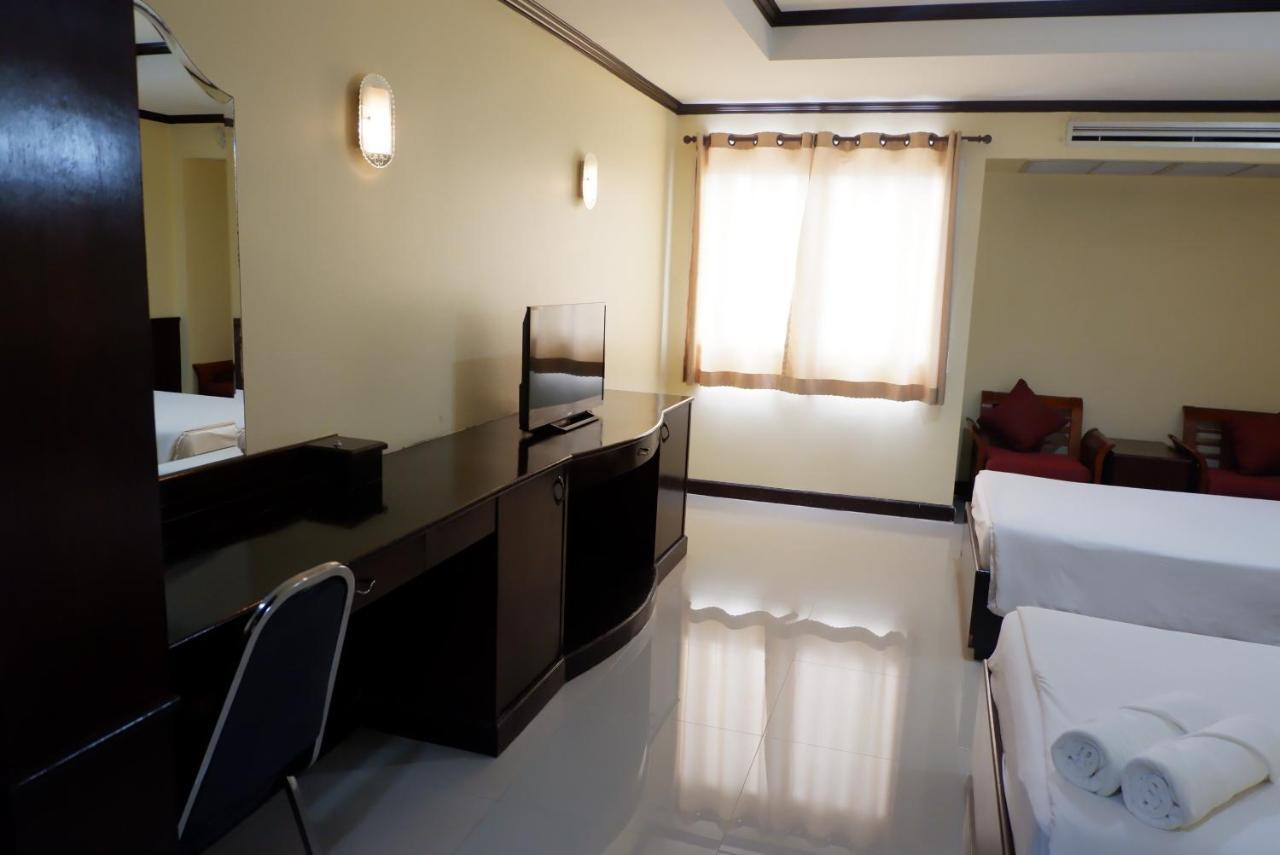 Auychai Grand Hotel Lang Suan Ngoại thất bức ảnh