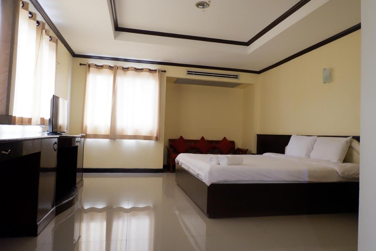 Auychai Grand Hotel Lang Suan Ngoại thất bức ảnh