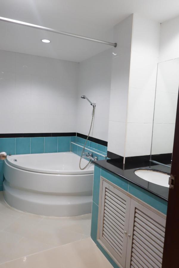 Auychai Grand Hotel Lang Suan Ngoại thất bức ảnh