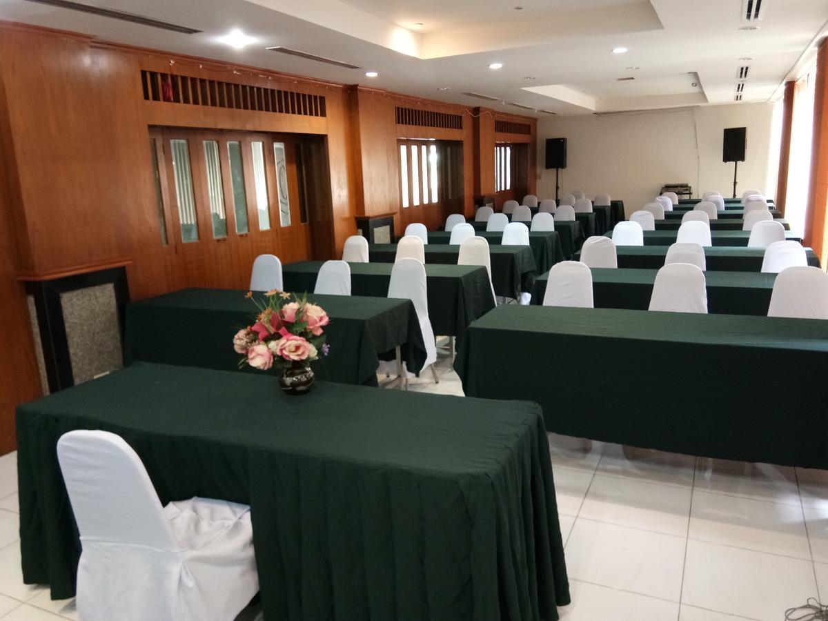 Auychai Grand Hotel Lang Suan Ngoại thất bức ảnh