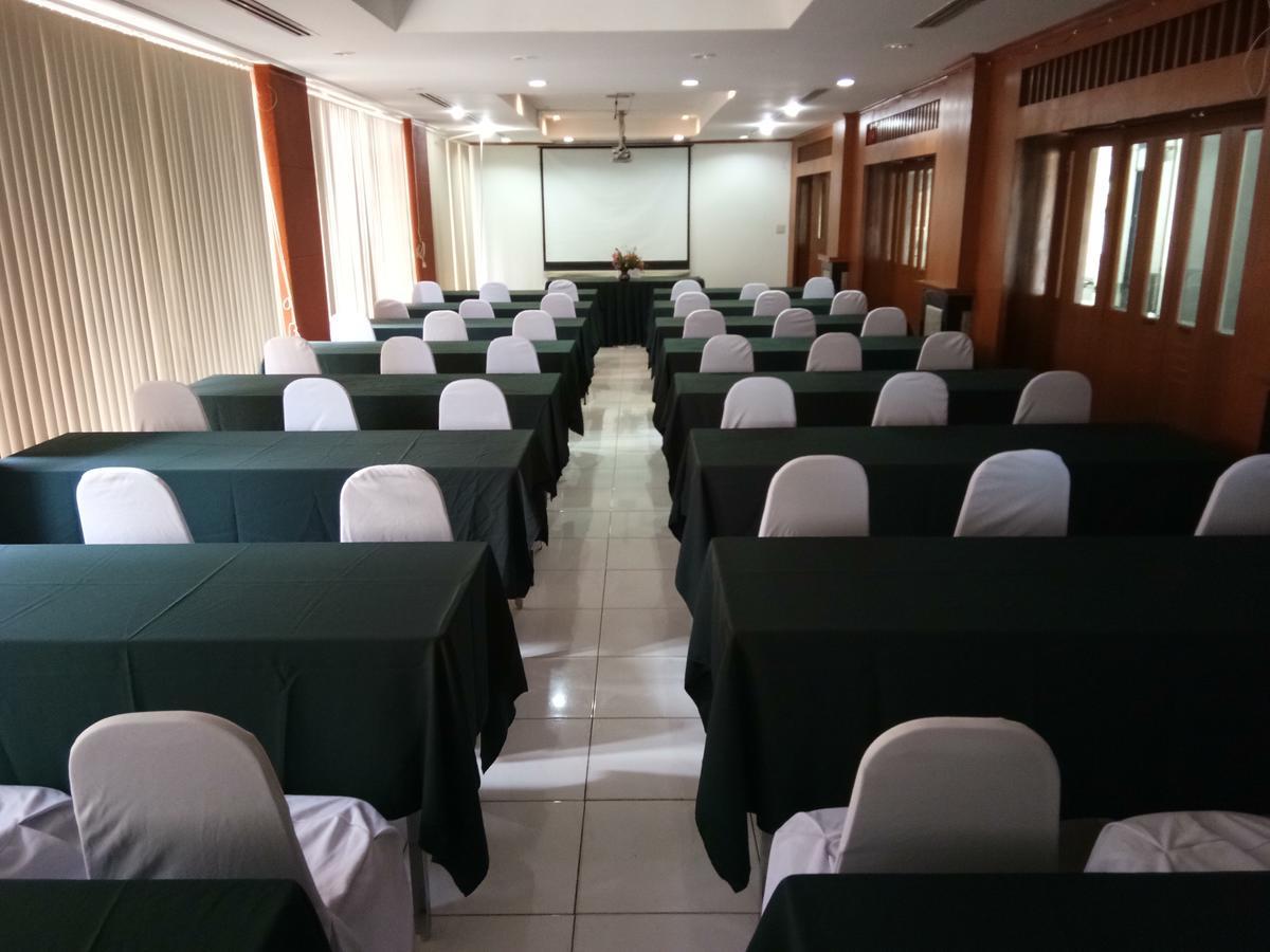 Auychai Grand Hotel Lang Suan Ngoại thất bức ảnh